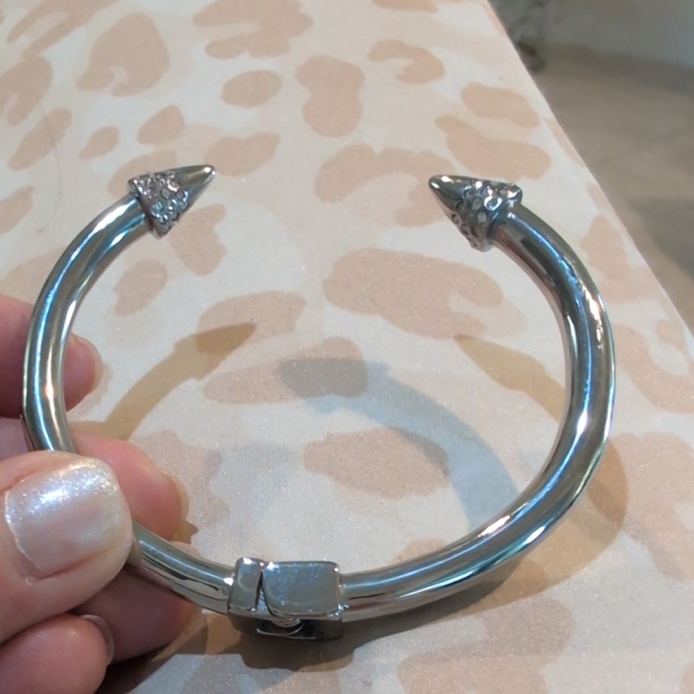 Silver Tone  Arrowhead Women's Bracelet